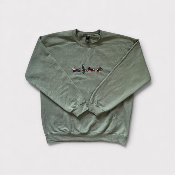 Gildan Sweatshirt Womens Large Green Christmas Black Cat Embroidered Crewneck - Picture 2 of 9